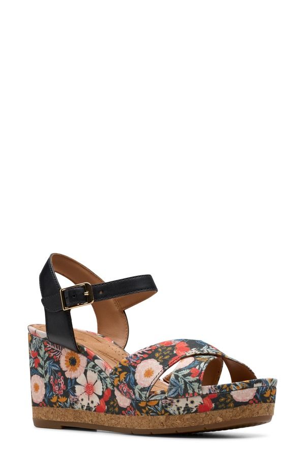 クラークス レディース シューズ ヒール フラワー柄 サンダル フラワー Clarks Chicly Floral Wedge Sandal Women BLACK PRINT ブラック 29,850円