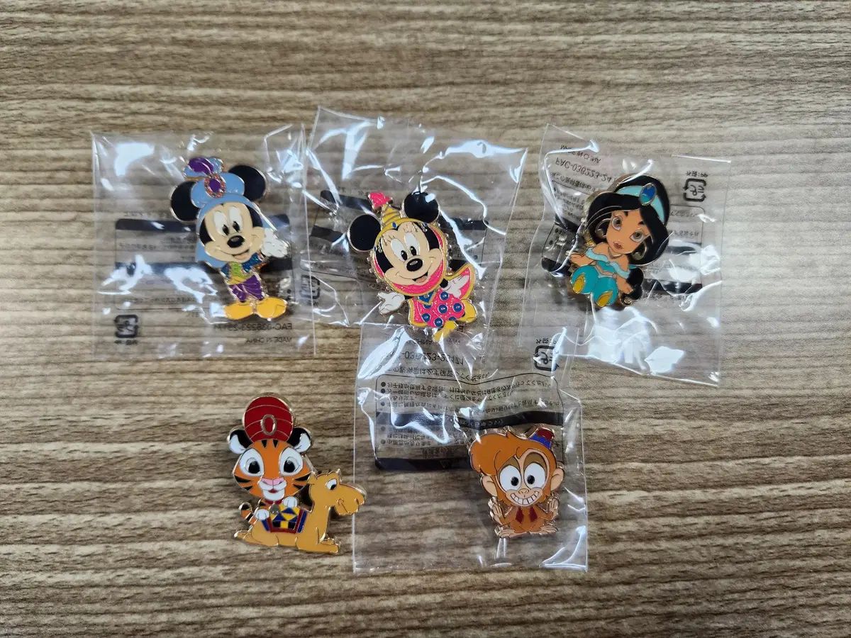 TOKYO ディズニーシー ピンバッジ (予約)