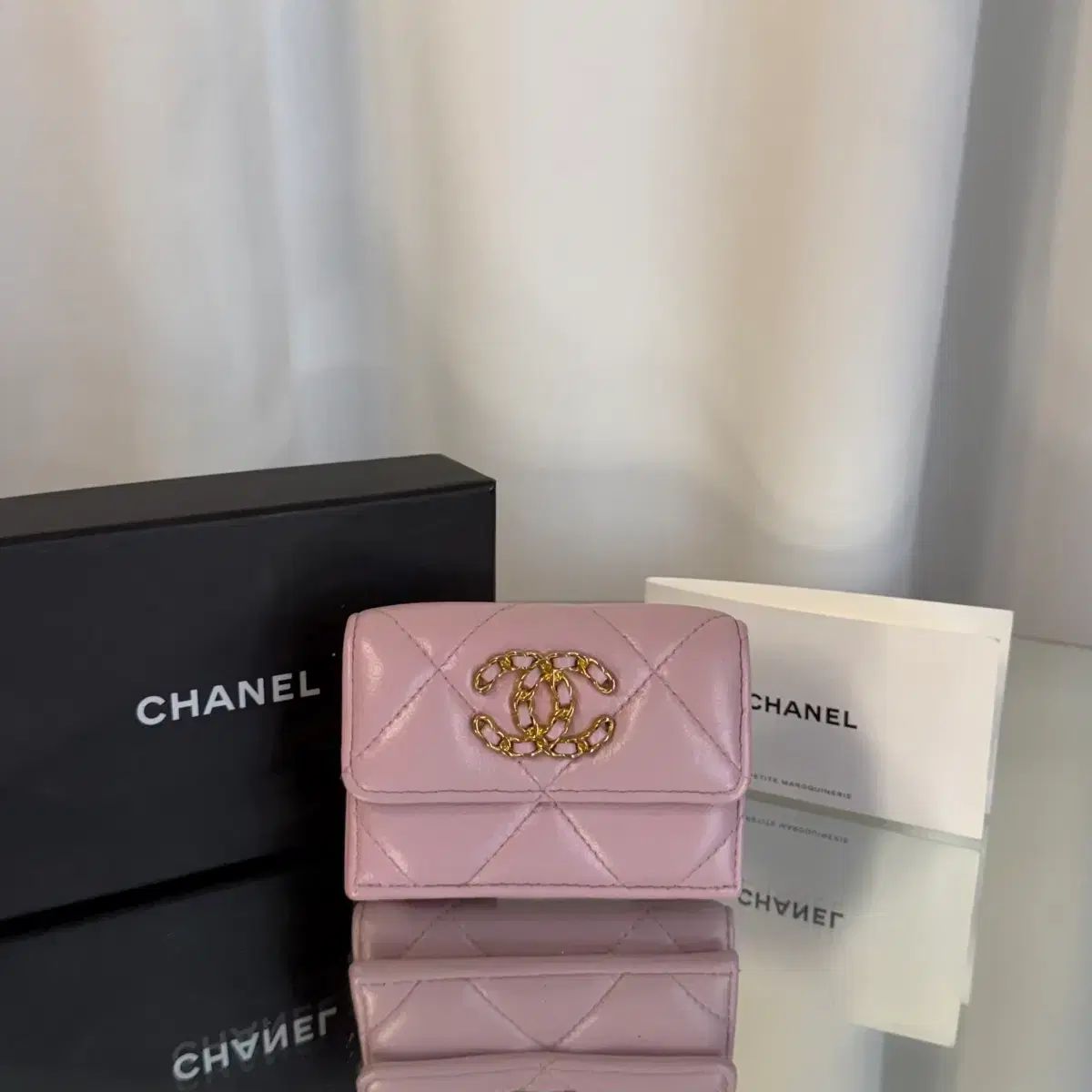 CHANEL 19 スモール 3段 フラップ 財布 31番台