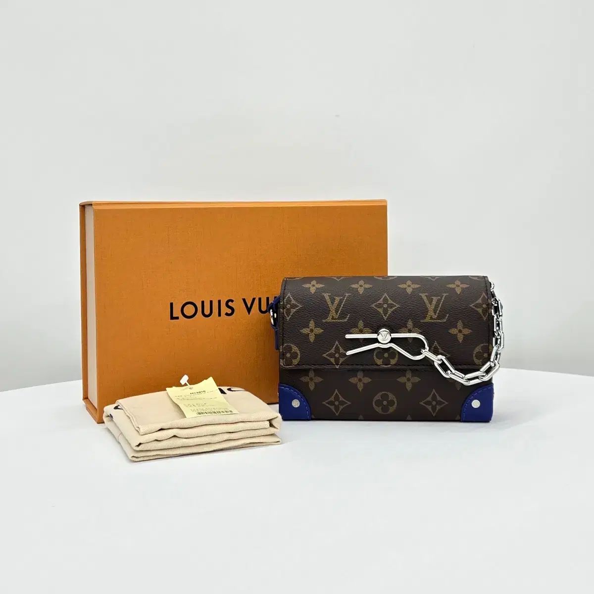 ルイヴィトン LV モノグラム スチーマー ウェアラブル ウォレット メッセンジャーバッグ