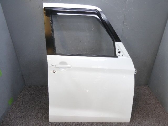9835　ニッサン デイズルークス　B21A　後期　フロントドア右　運転席ドア　W13　（D3-3）