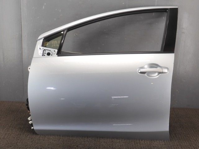 9924　トヨタ アクア　NHP10　フロントドア左　助手席ドア　1F7　（G4-2） 11,000円