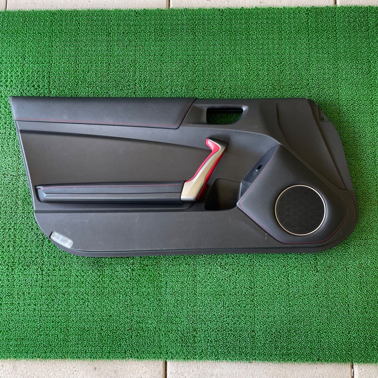 ZN6 86 フロントドア内張り 左側 No.10911 6,320円