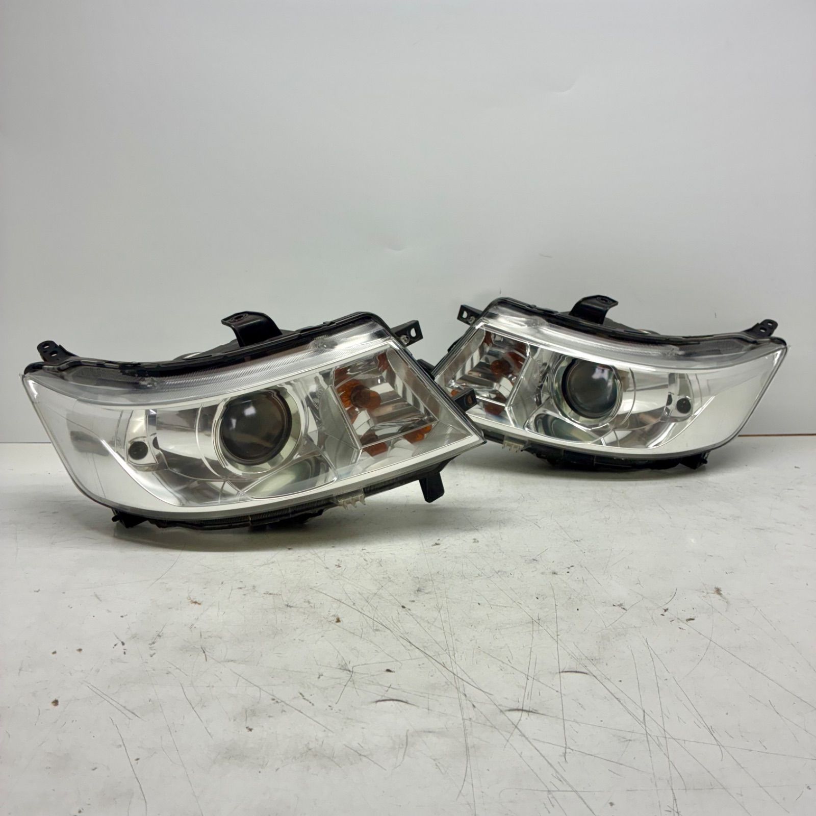 良品【コーティング済】スズキ MH23S ワゴンR スティングレー ヘッドライト ランプ レンズ 左右セット LR HID koito 100-59191 P80804