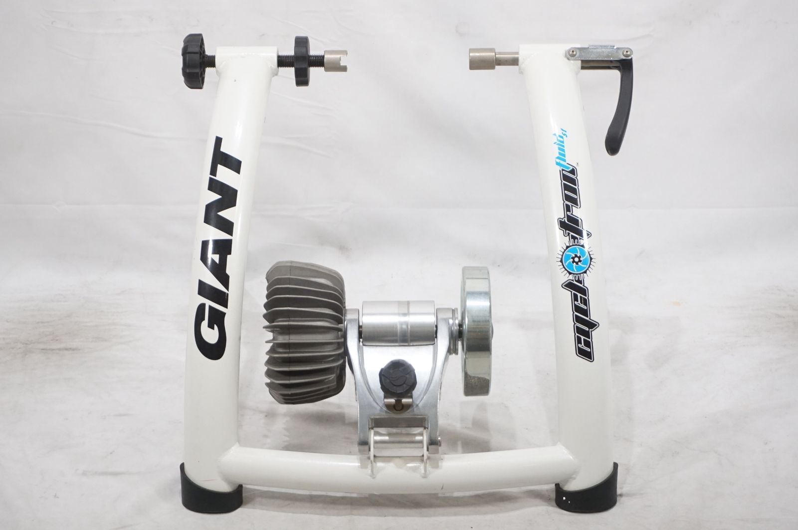 ローラー台/サイクルトレーナーで室内フィットネス GIANTFLUID