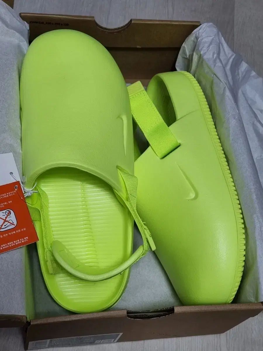 (店舗正規品新品) NIKE カム ミュール 蛍光(紐取り外し可能) 270/280/290 6,158円