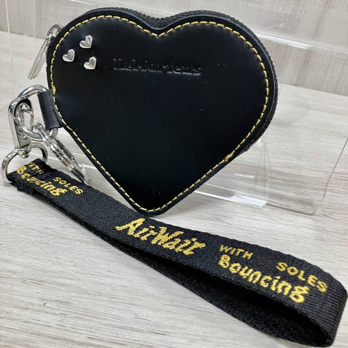 Dr. Martens/コインケース　黒　ブラック　ドクターマーチン ハート コインケース パース 小銭入れ キーリング　スタッズ 黄色ステッチ
