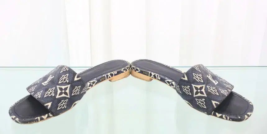 Louis Vuitton SINCE 1854 リバイバル フラット ミュール 1A8NV9