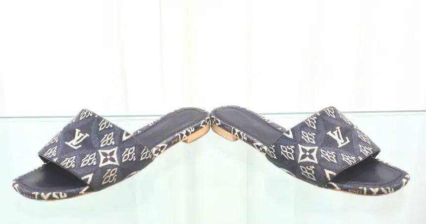 Louis Vuitton SINCE 1854 リバイバル フラット ミュール 1A8NV9