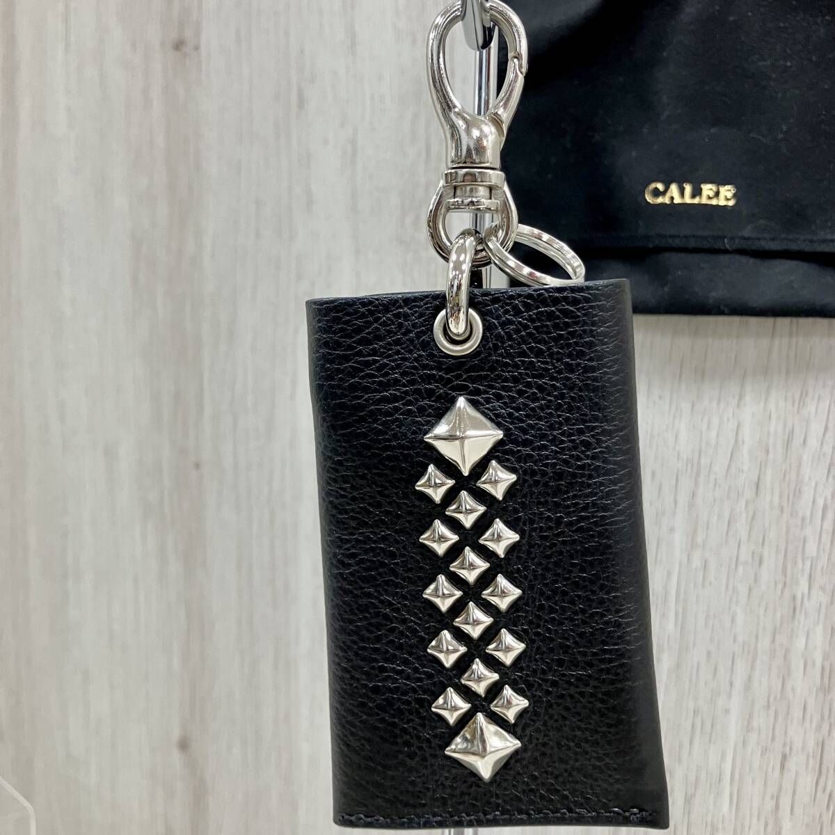 CALEE／キーケース　キャリー スタッズ レザー キーホルダー 黒 本革 6,620円