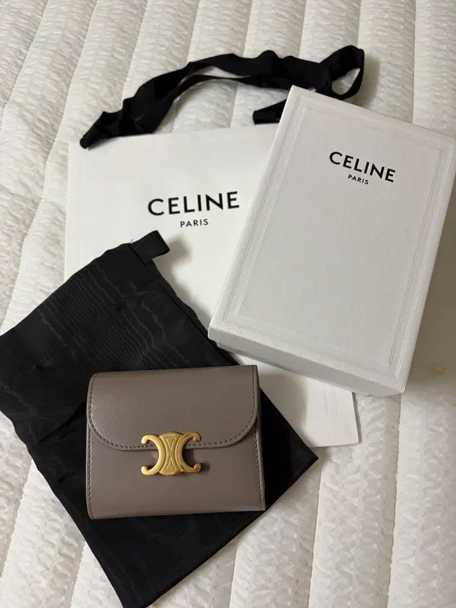 Celine セリーヌ スモール トリオンフ フラップ 財布 ペブル フルセット 65,113円