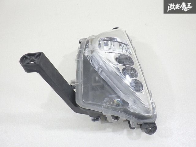 【LED点灯OK！】 トヨタ 純正 ZVW50 ZVW51 ZVW55 プリウス 前期 フォグライト フォグランプ 左 左側 助手席側 KOITO 47-83 即納 棚