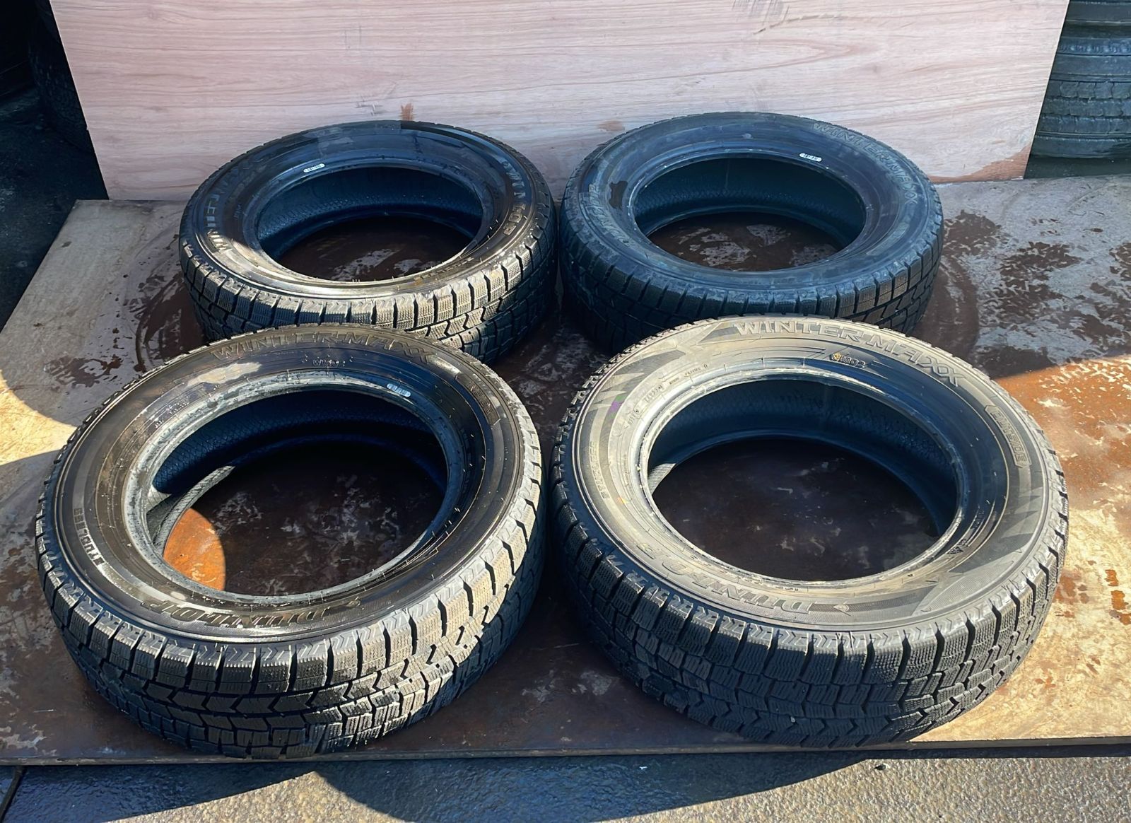 スタッドレスタイヤ4本 　ダンロップ　 195/65R15　91Q 2022年 C-11-649