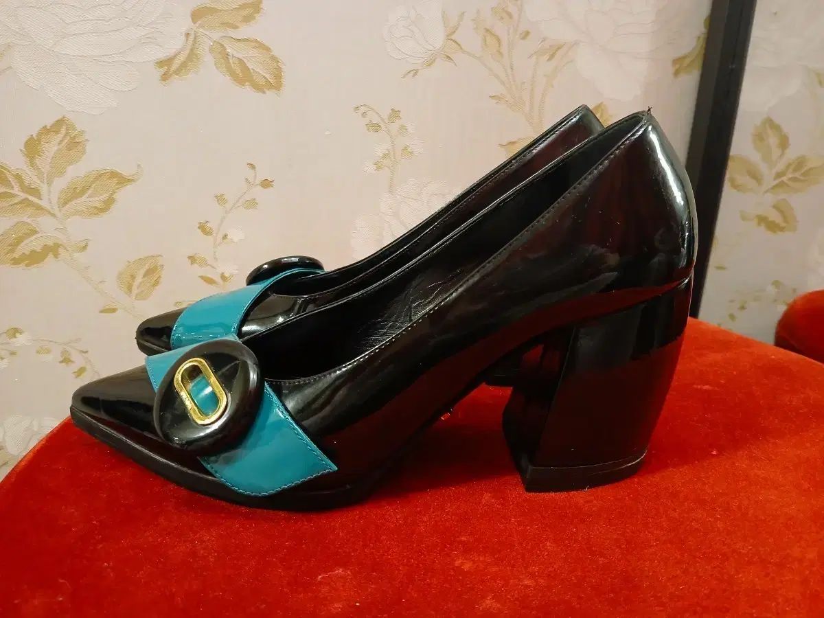 253 プラダ PRADA ボタン パンプス 靴 グリーン 240サイズ/37サイズ