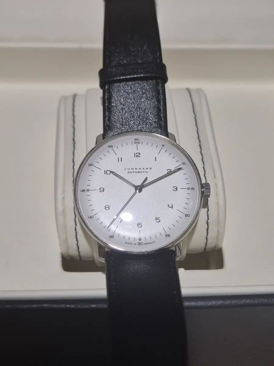 ユンハンス マックスビル オート 38mm