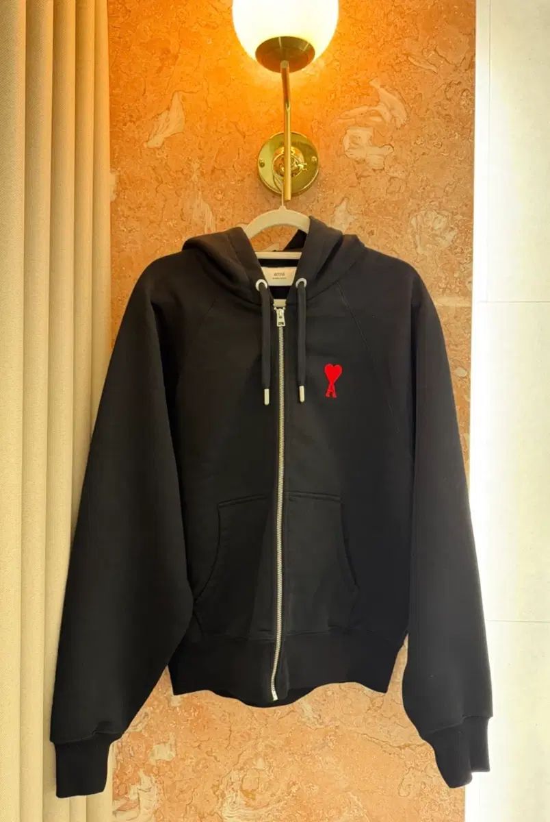 (正規品)アミ ハート ロゴ フード ジップアップ ブラックL サイズ (新品)