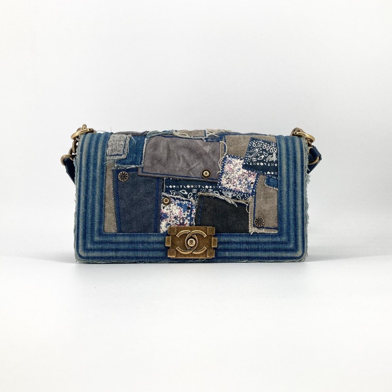 CHANEL（シャネル） ボーイシャネル 20番台 パッチワーク デニム チェーン A92867 ショルダーバッグ デニムカラー 247,500円