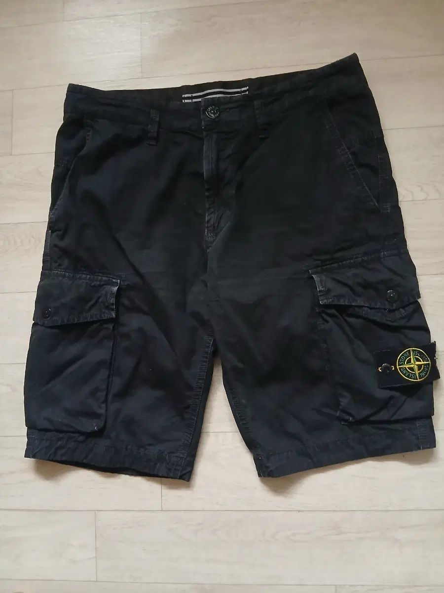 STONE ISLAND ストーンアイランド正規品 カーゴパンツ ハーフパンツ バミューダ ズボン ブラック 32