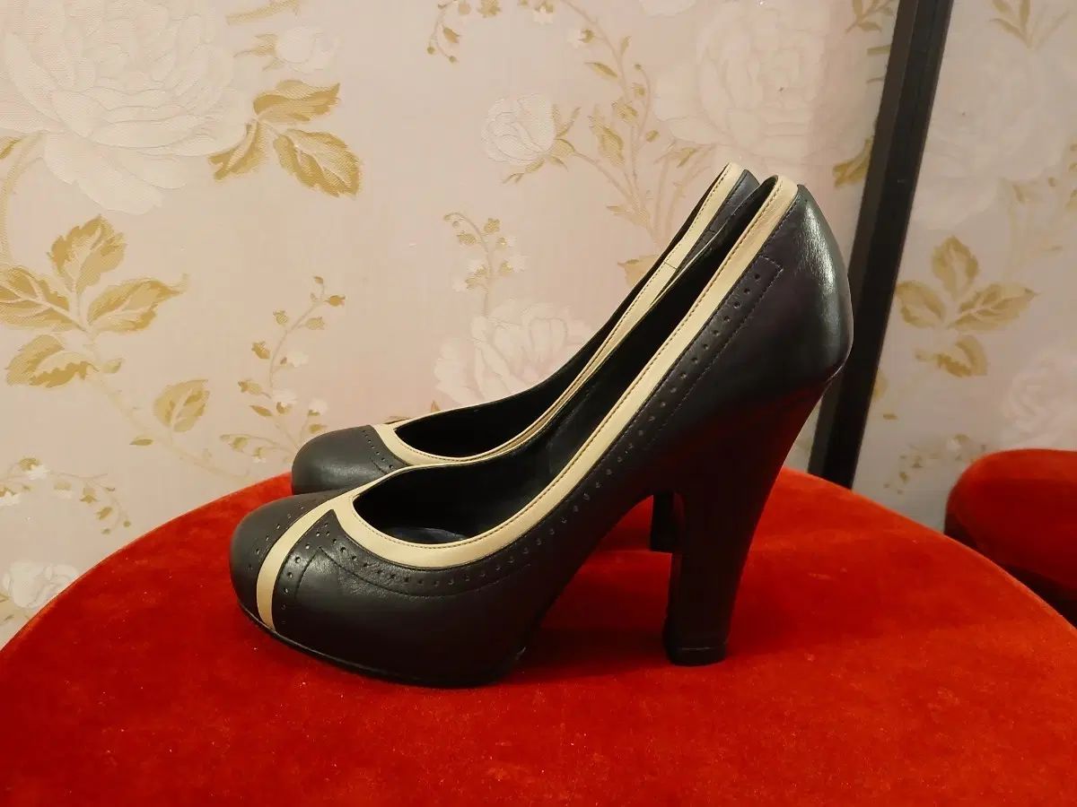 ボッテガ・ヴェネタ Classic レディース ヒール 24.5cm