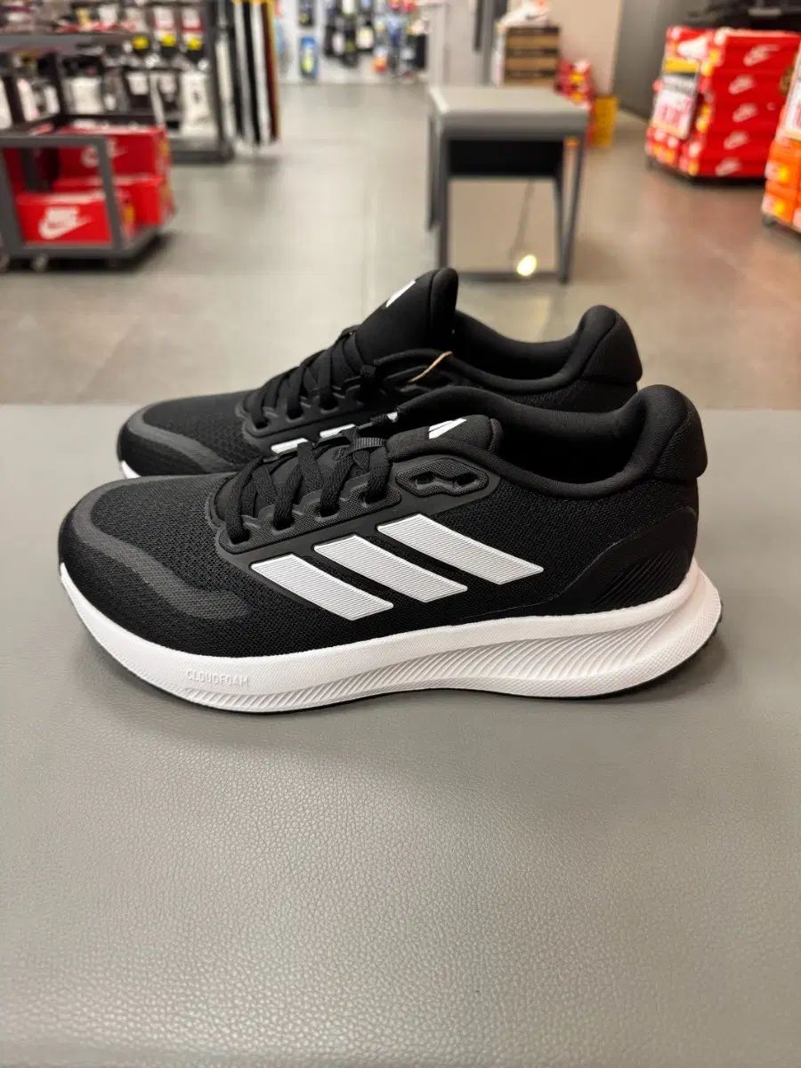 アディダス ウィメンズ RUN ファルコン ランニングシューズ 韓国国内 店舗 正規品 新品 255mm 6,760円