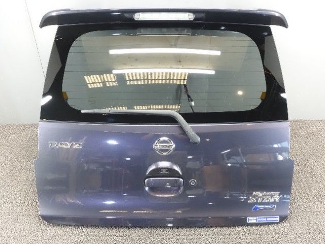 9813　ニッサン デイズ　B21W　バックドア　リアゲート　リヤゲート　V09　（D2-1）