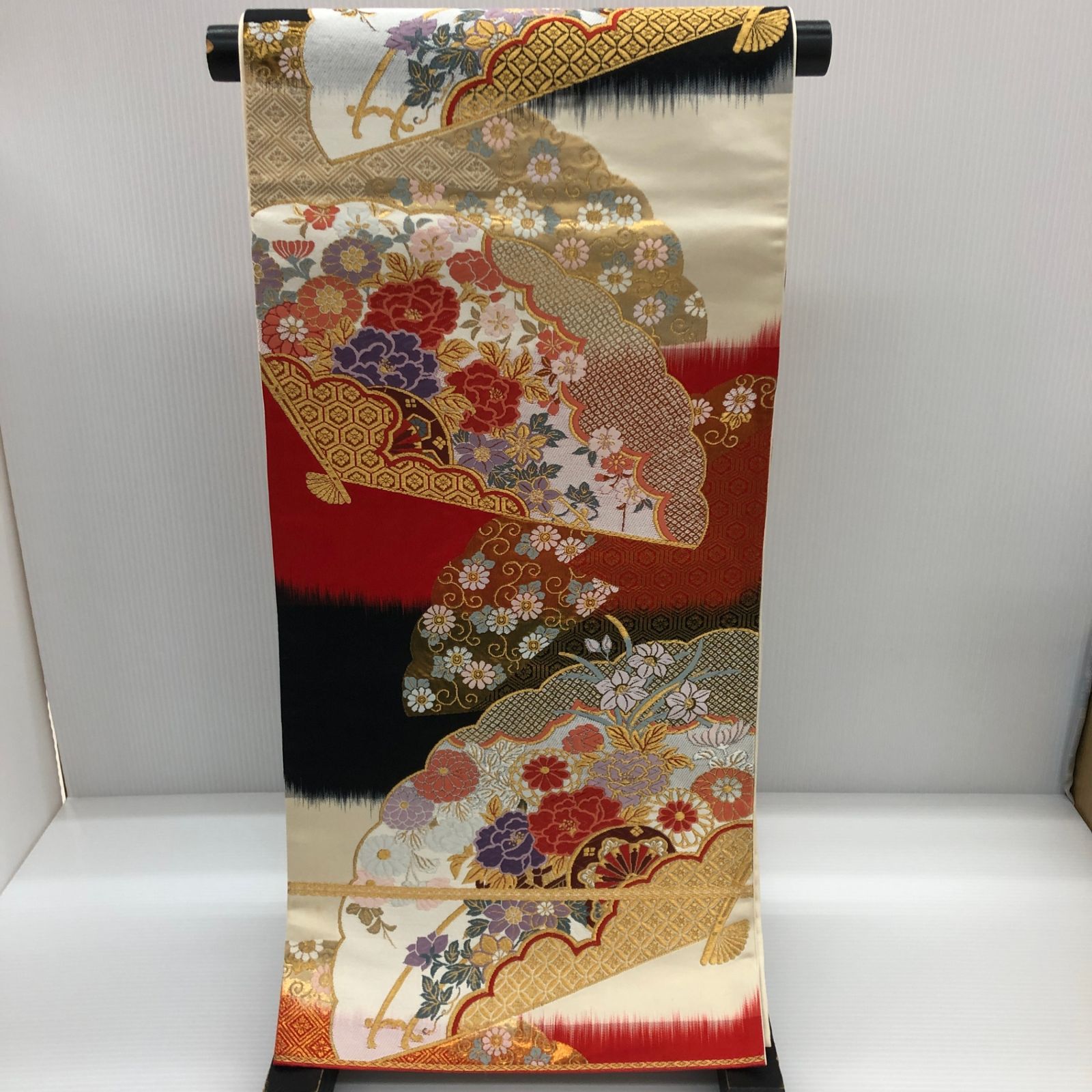 袋帯　逸品　扇　四季　華　金糸　赤　黒　和装小物 六通　豪華刺繡　帯　全長　約　４２０ｃｍ　幅　約　約３１㎝