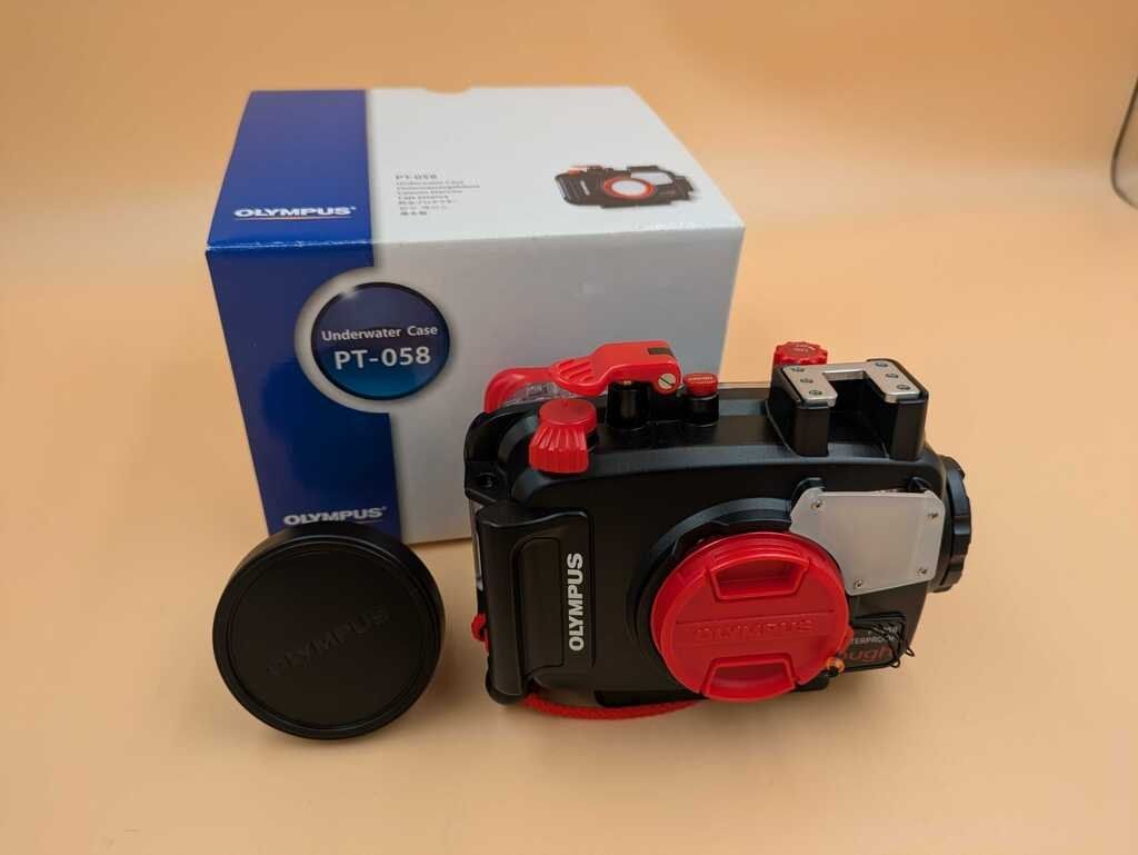 OLYMPUS オリンパス PT-058 水中ハウジング 防水ケース Tough シリーズ対応 元箱付き レンズキャップ ストラップ付属