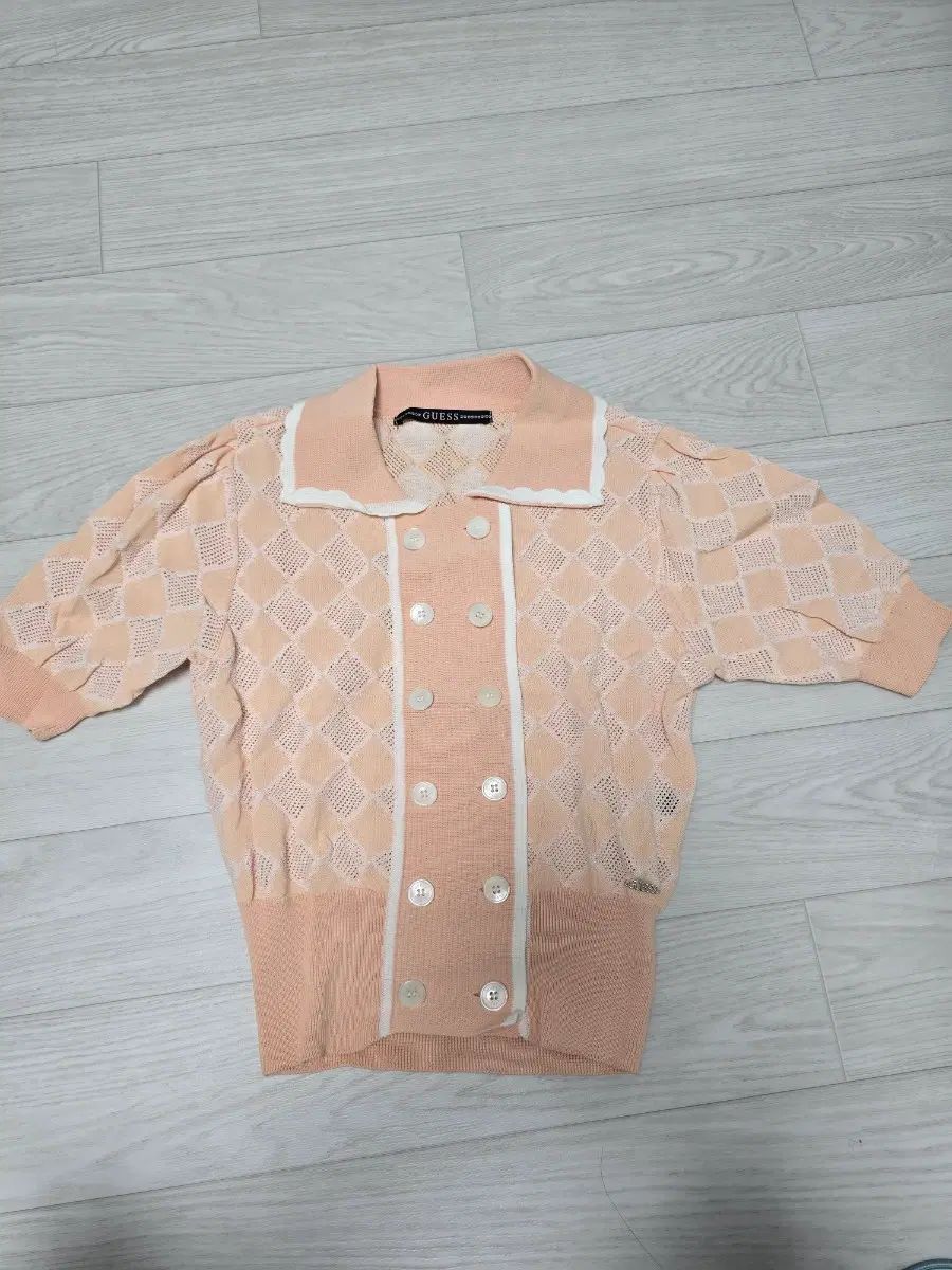 GUESS ニットカーディガン ピンク