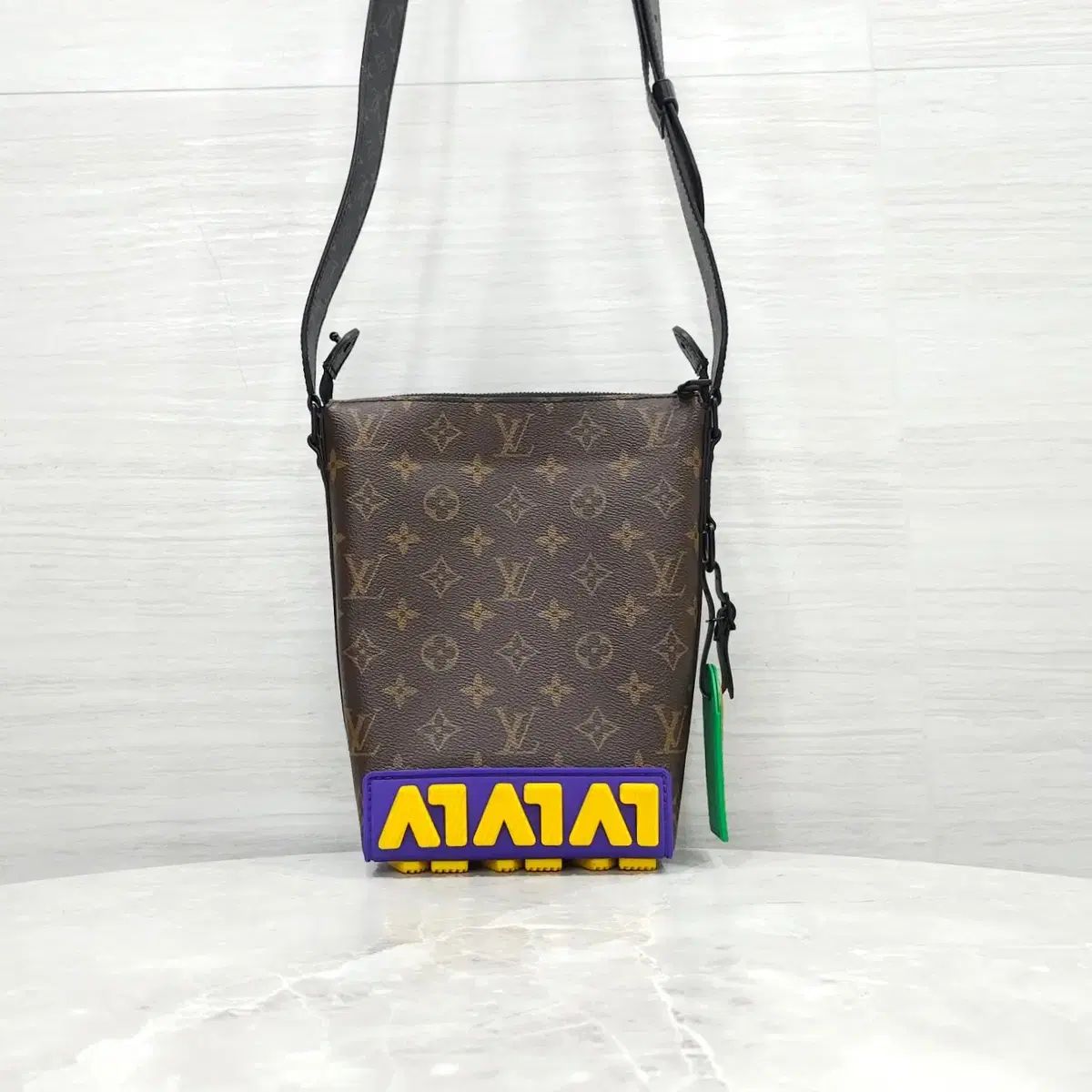 ルイヴィトン LV モノグラム クルーザー メッセンジャーバッグ M57966 166,126円