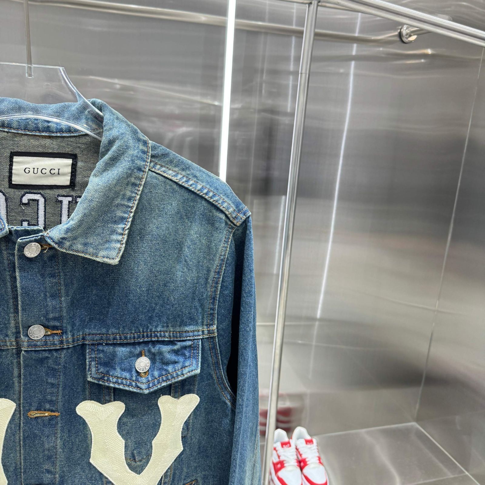 【本日限定特価】Gucci × NYヤンキース コラボ デニムジャケット 刺繍パッチ メンズ＆レディース M-XXL [本日特価|新品未使用品]
