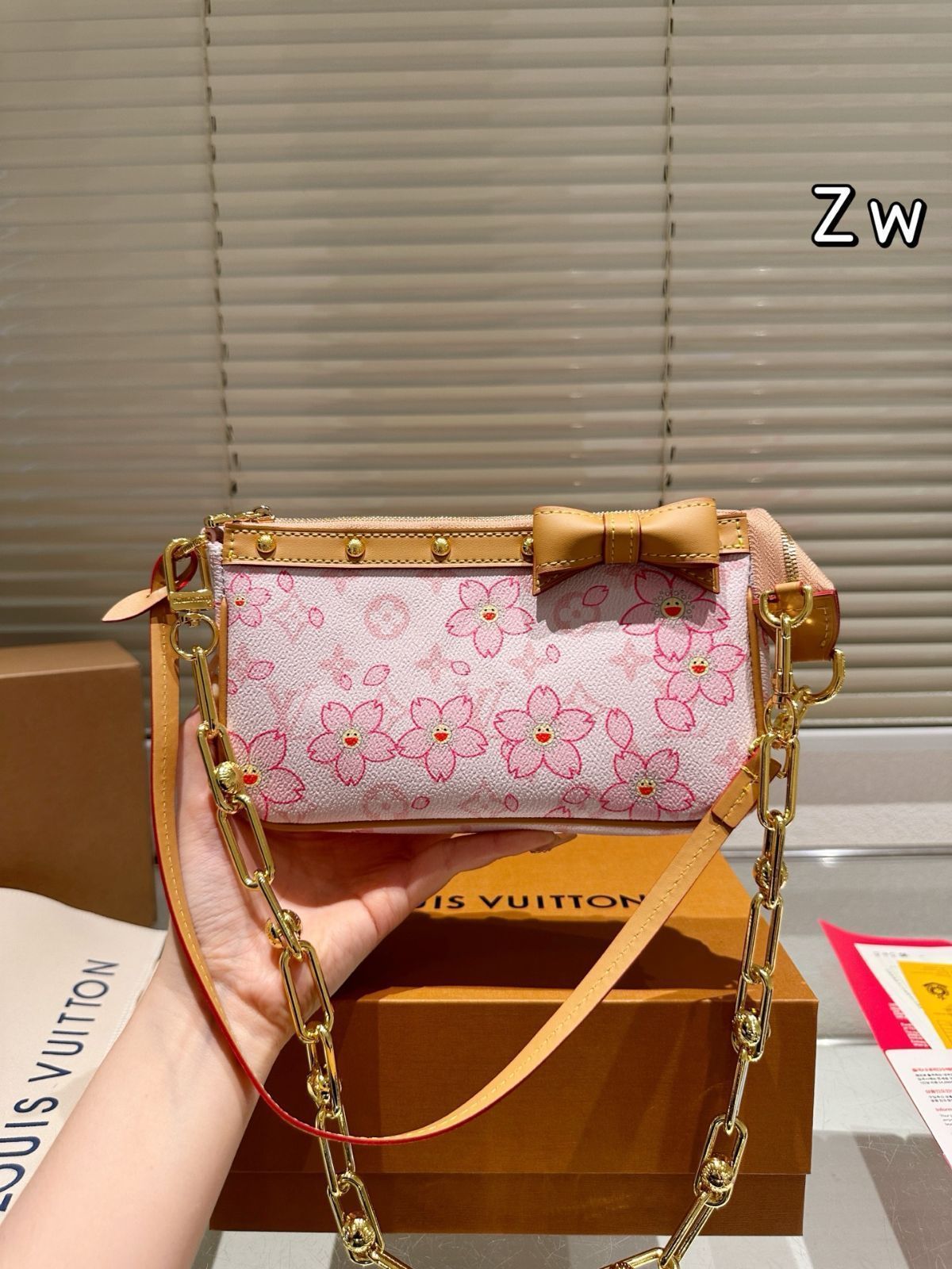 【今日特価】LV x 村上隆 サクラシリーズ マージャンバッグ 2025 早春ショーモデル ピローバッグ
