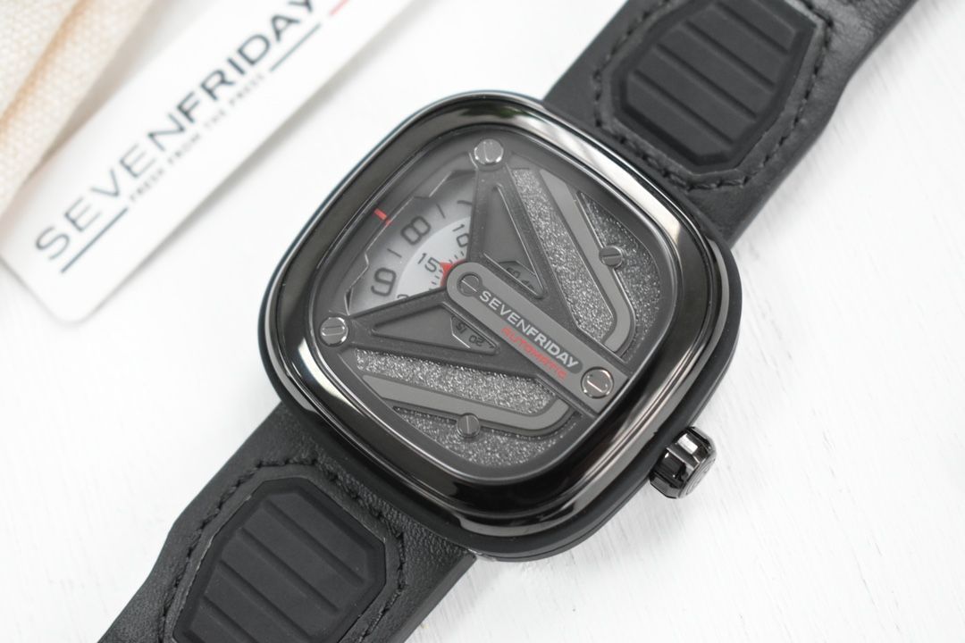 SEVENFRIDAY セブンフライデー M3/01｜宇宙船インスパイアデザイン｜NFC認証付き/実物撮影新品未使用