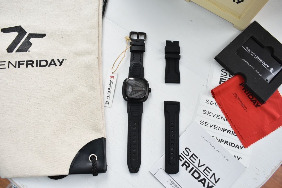 SEVENFRIDAY セブンフライデー M3/01｜宇宙船インスパイアデザイン｜NFC認証付き/実物撮影新品未使用