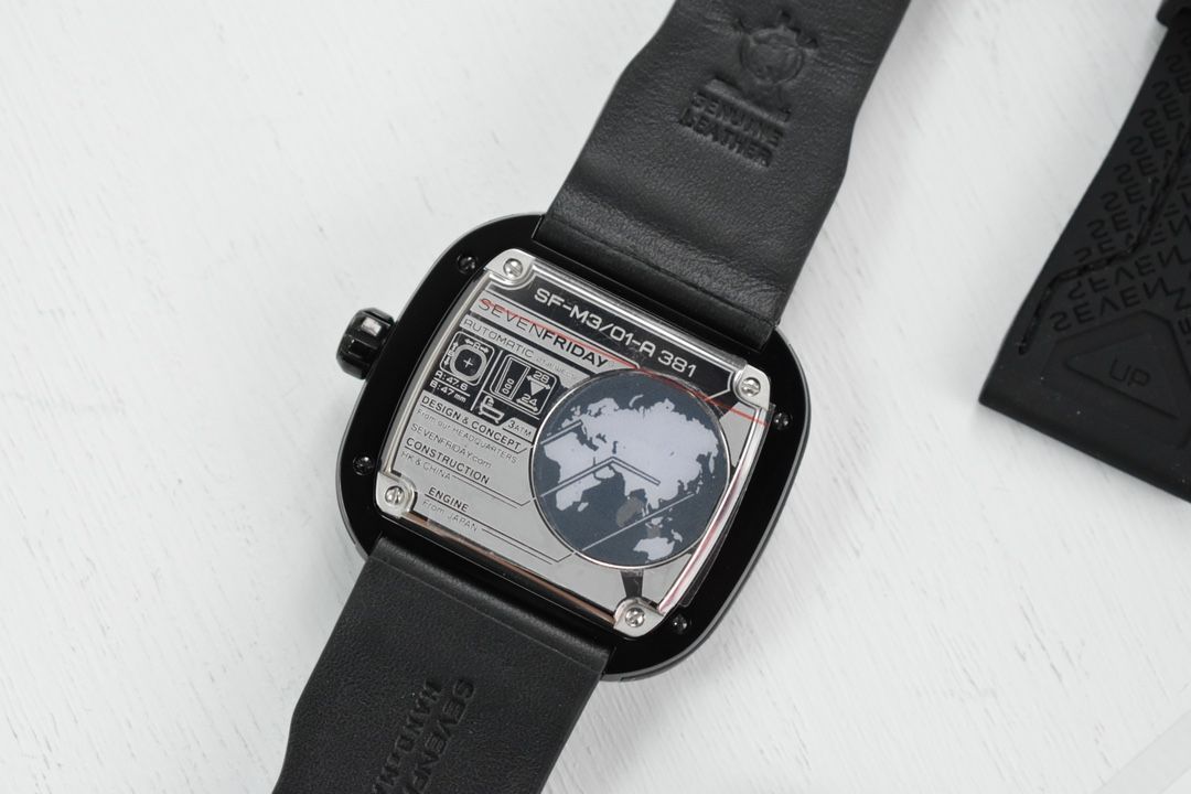 SEVENFRIDAY セブンフライデー M3/01｜宇宙船インスパイアデザイン｜NFC認証付き/実物撮影新品未使用
