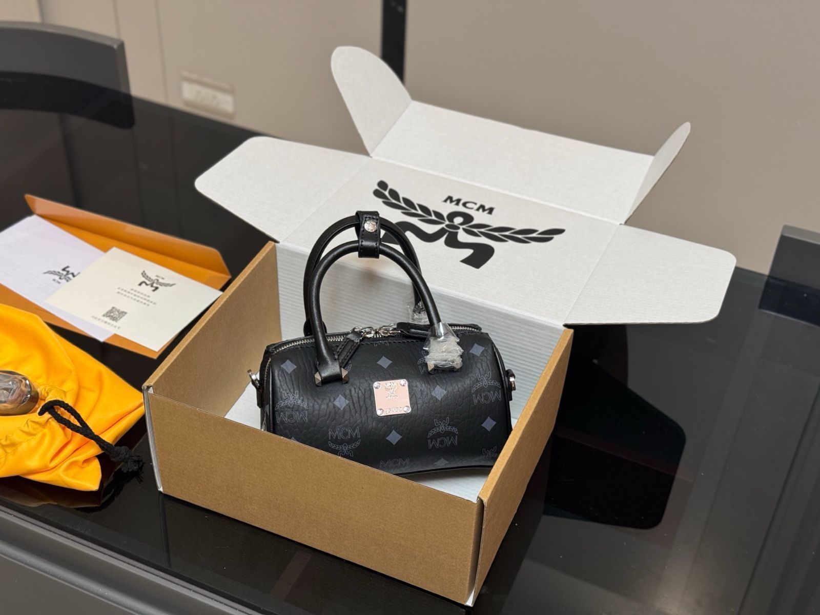 【今日特価】MCM Mini Boston Pillow Bag メシューエム ミニ ボストン ピローバッグ