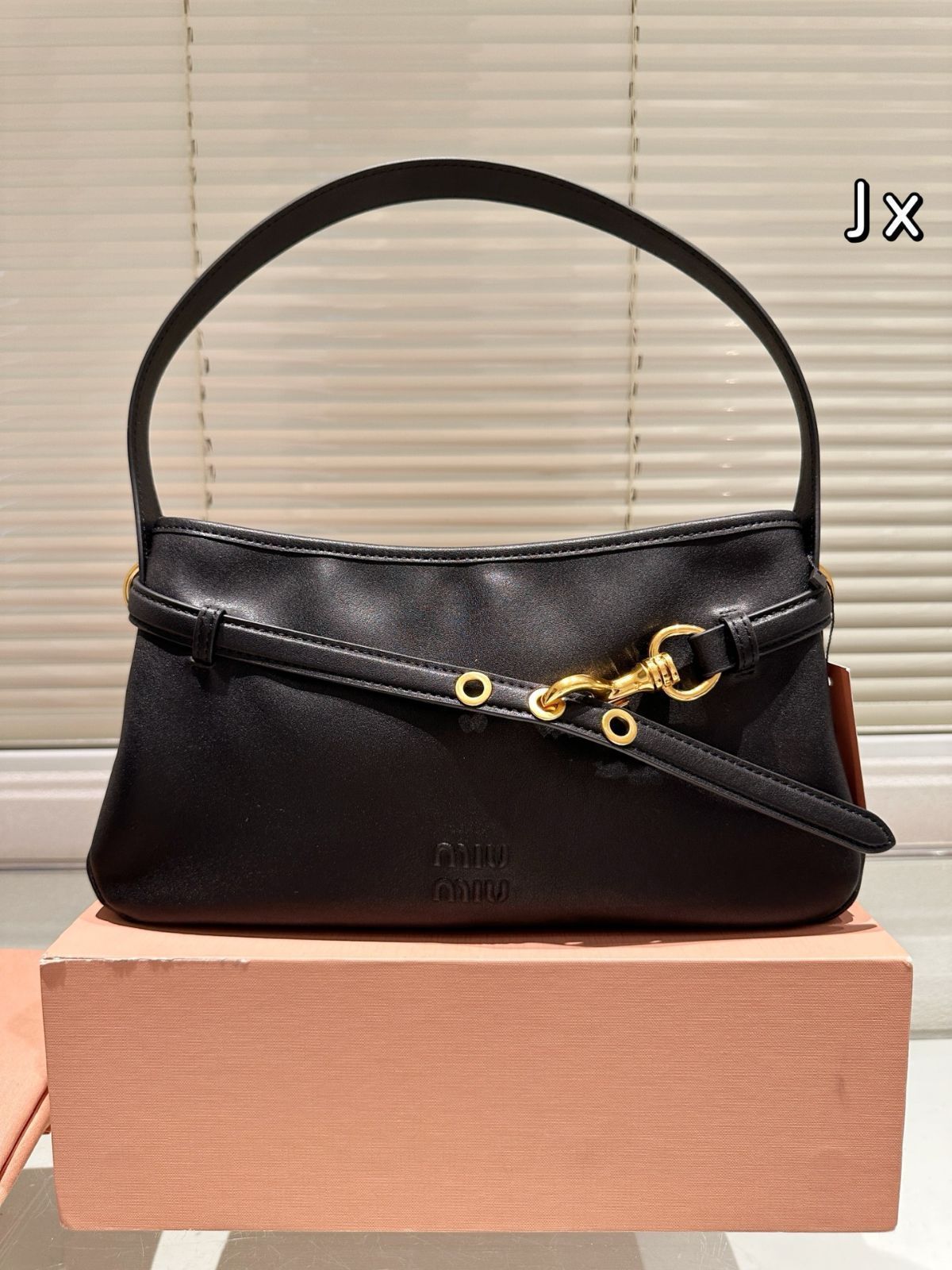 【今日特価】Miu Miu Aventure Nappa アームポーチ