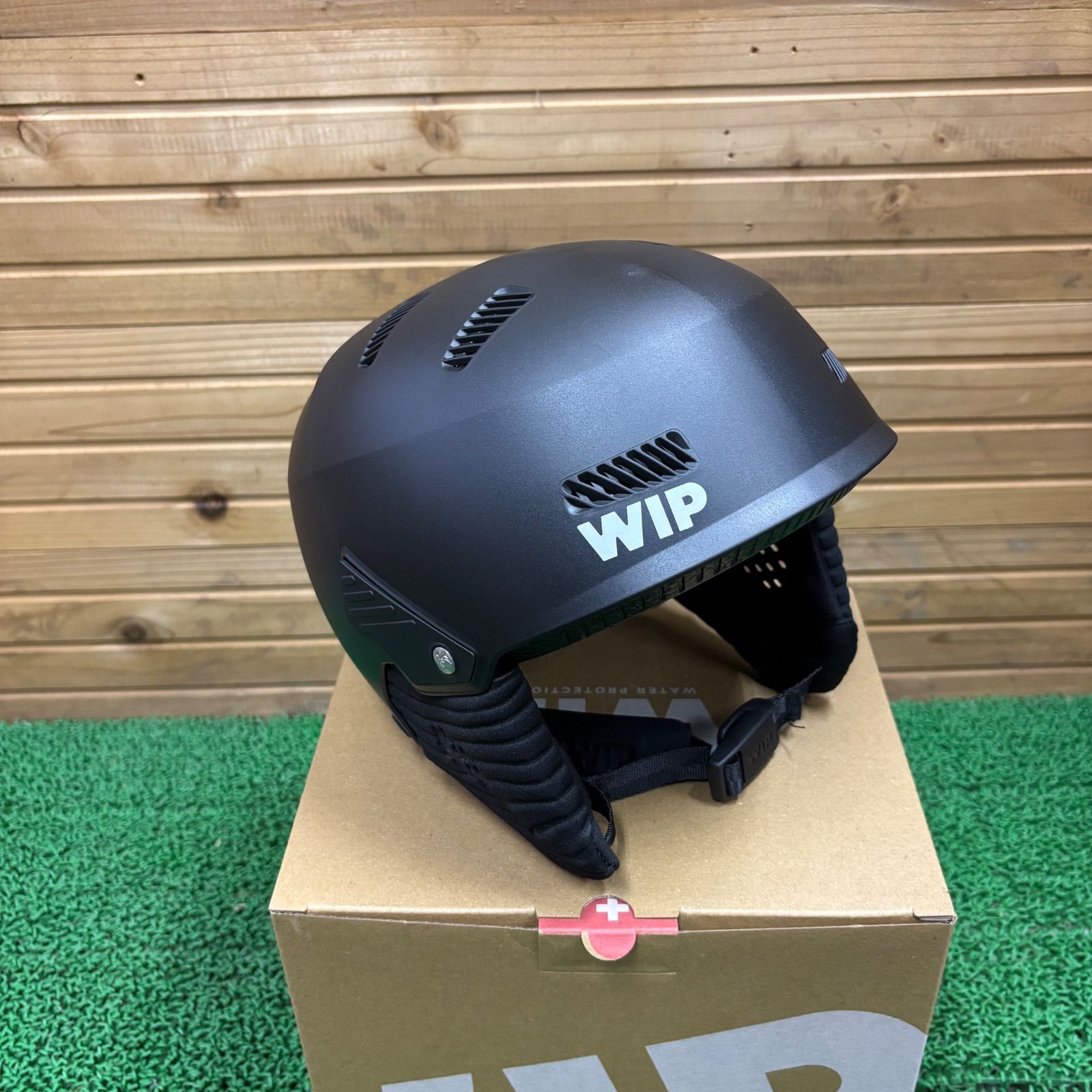 Forward WIP WISURF SLIDE サーフヘルメット（ブラック）　サーフィン　ウィンドサーフィン　ウィングフォイル