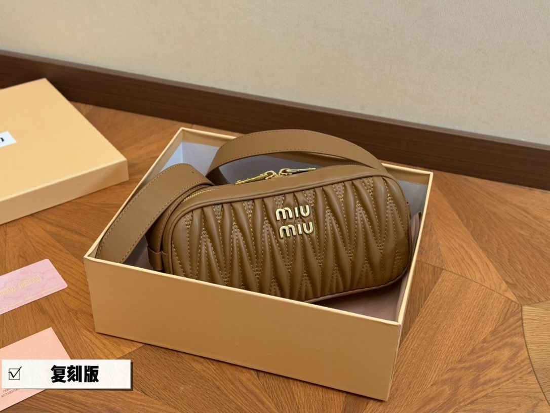 miumiu， 財布、キーバッグ、小銭入れ、ハンドバッグ、ポーチ、リュック、ショルダーバッグ、旅行バッグ、郵便配達バッグ