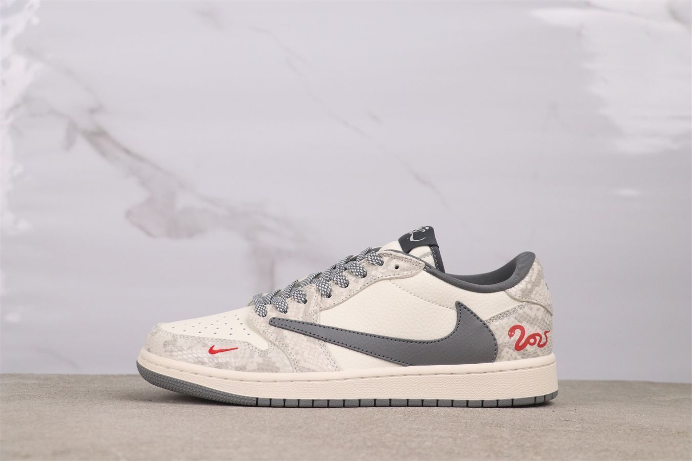 【今日特価】エアジョーダン 1 代 ロートップ XS3086-009 巳年限定 グレー