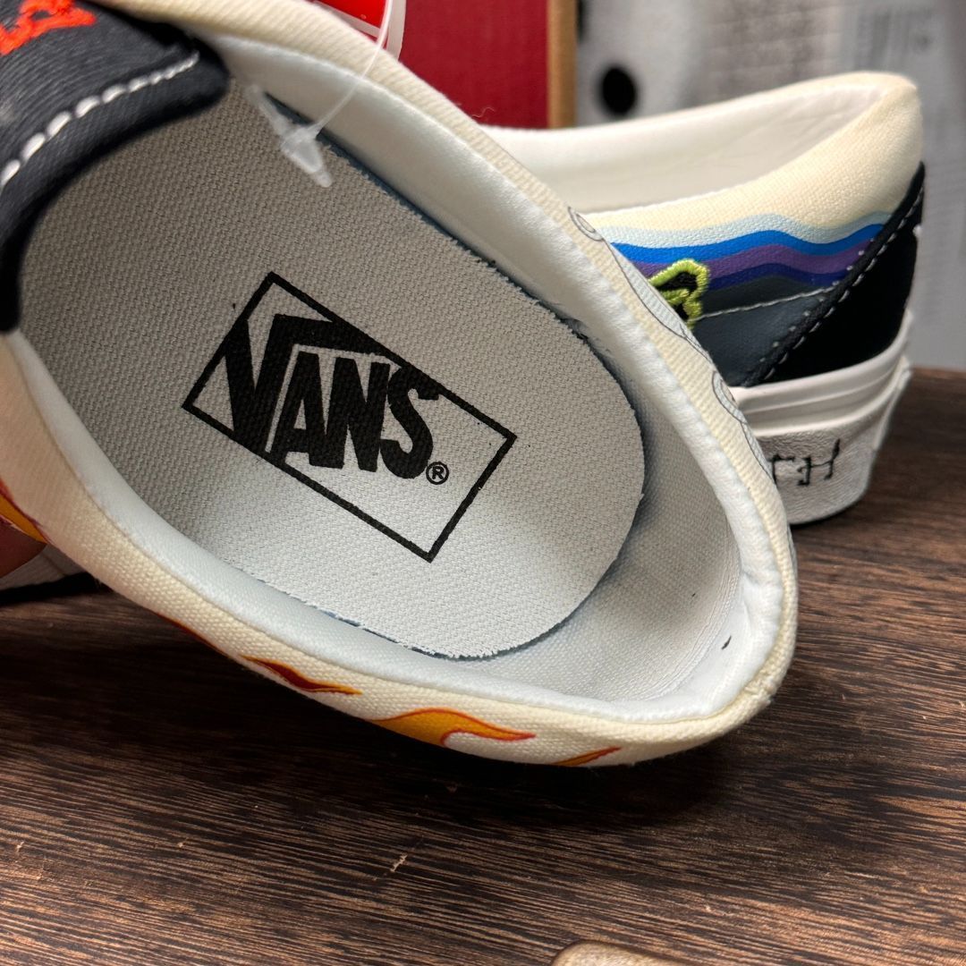 【今日特価】Vans Love Mother Earth スニーカー！送料無料！在庫限定のお得な価格です！