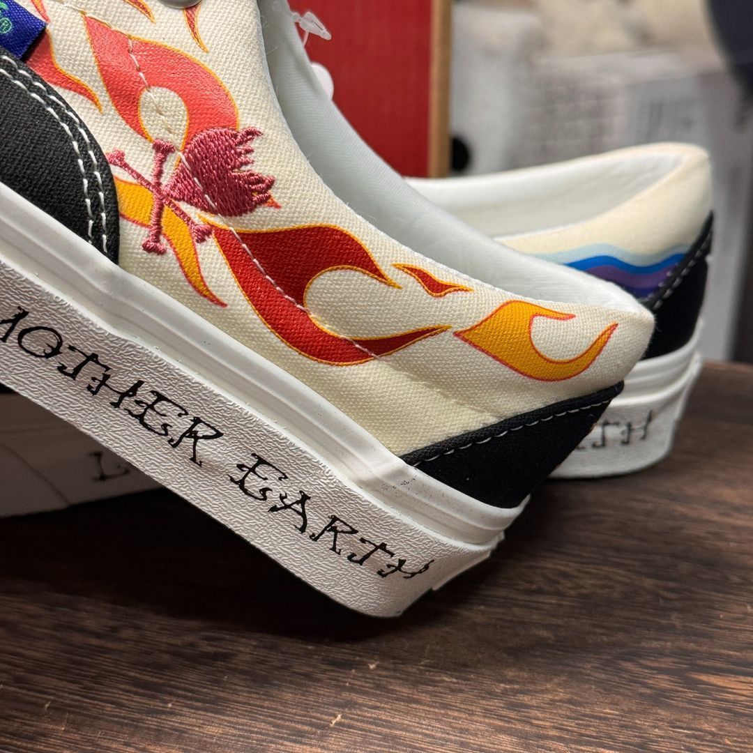 【今日特価】Vans Love Mother Earth スニーカー！送料無料！在庫限定のお得な価格です！