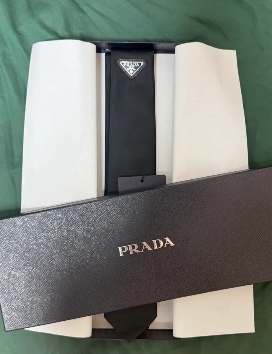 PRADA リナイロン ネック タイ ブラックバンダナ・スカーフ