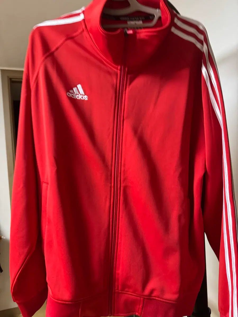 赤色ジャージ 出品 6,611円