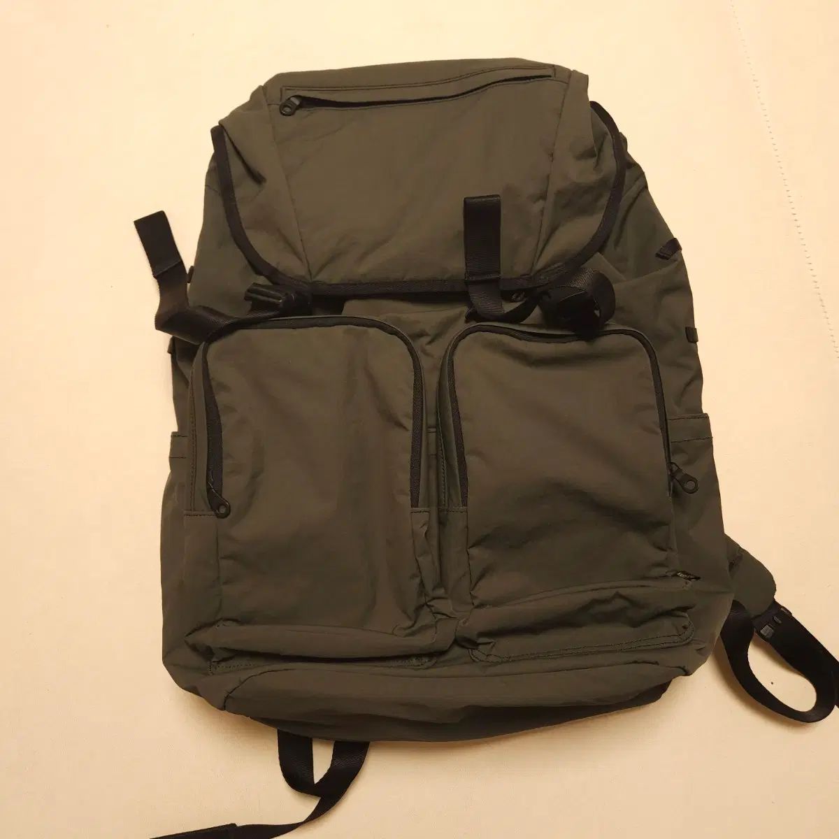 BLANKOF x EASTLOGUE ダブルクラスプ バックパック オリーブ 13,041円