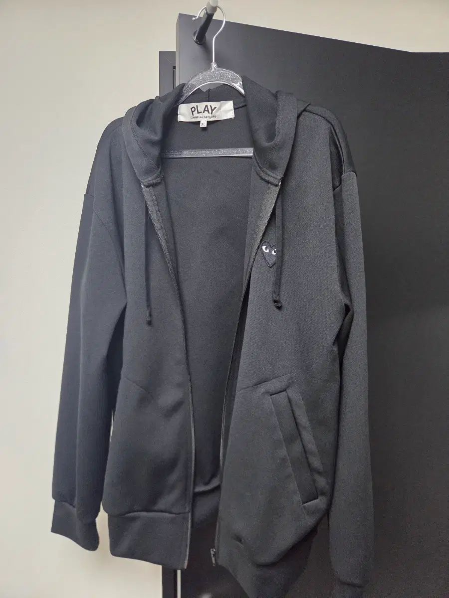 COMME des GARCONS フードジップアップ 11,916円
