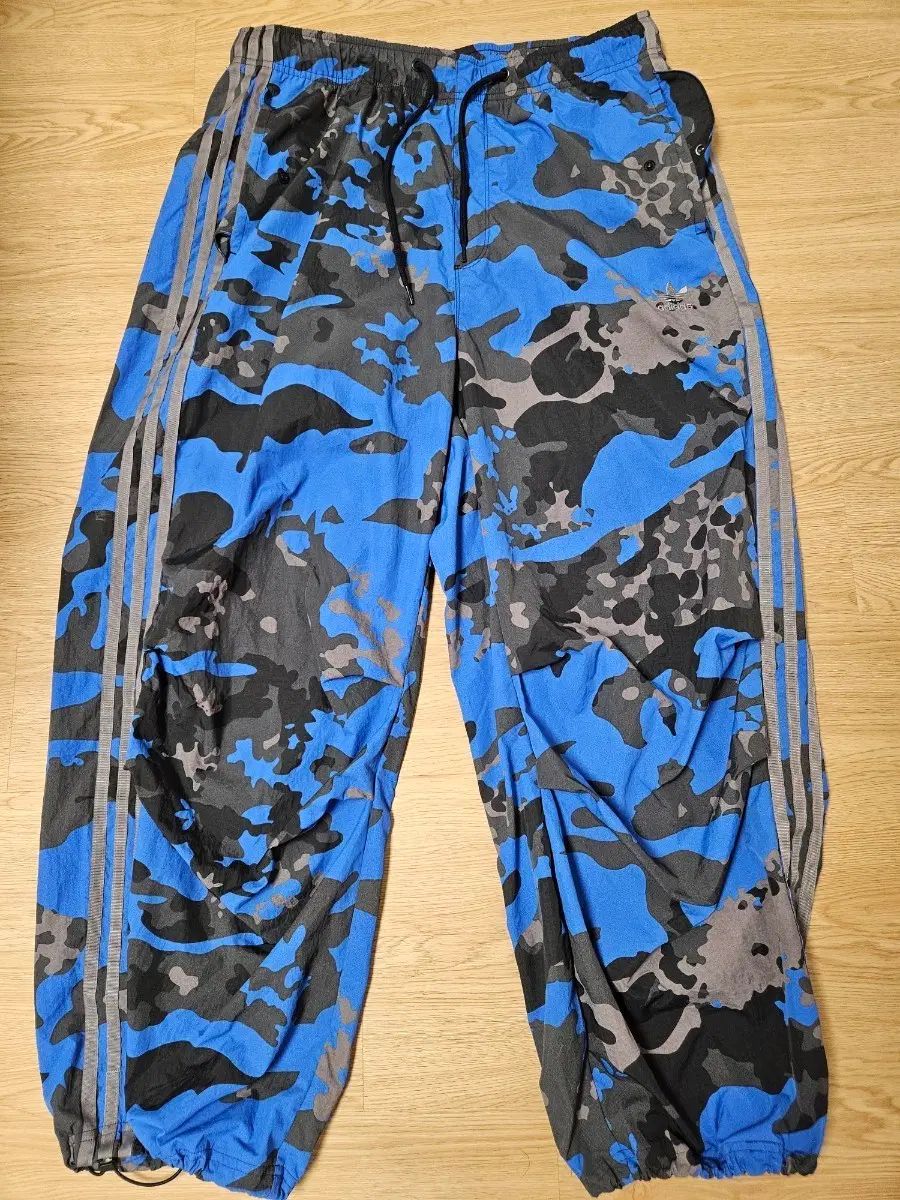 (新品) アディダス カモフラ パラシュート パンツ XL