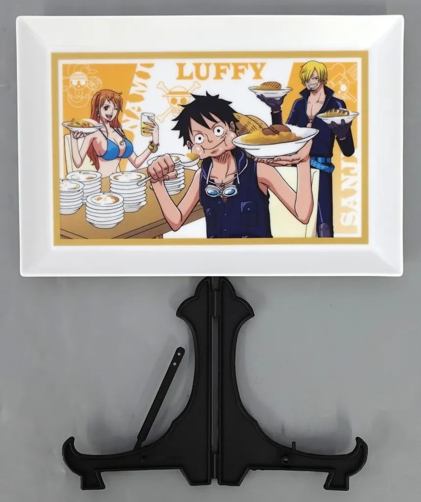 【中古】皿・ボウル ルフィ＆ナミ＆サンジ 描き下ろし四角プレート(スタンド付き) 「ワンピース FILM GOLD×カレーハウスCoCo壱番屋」 ココイチオリジナルグッズを当てよう!当選品 10,000円