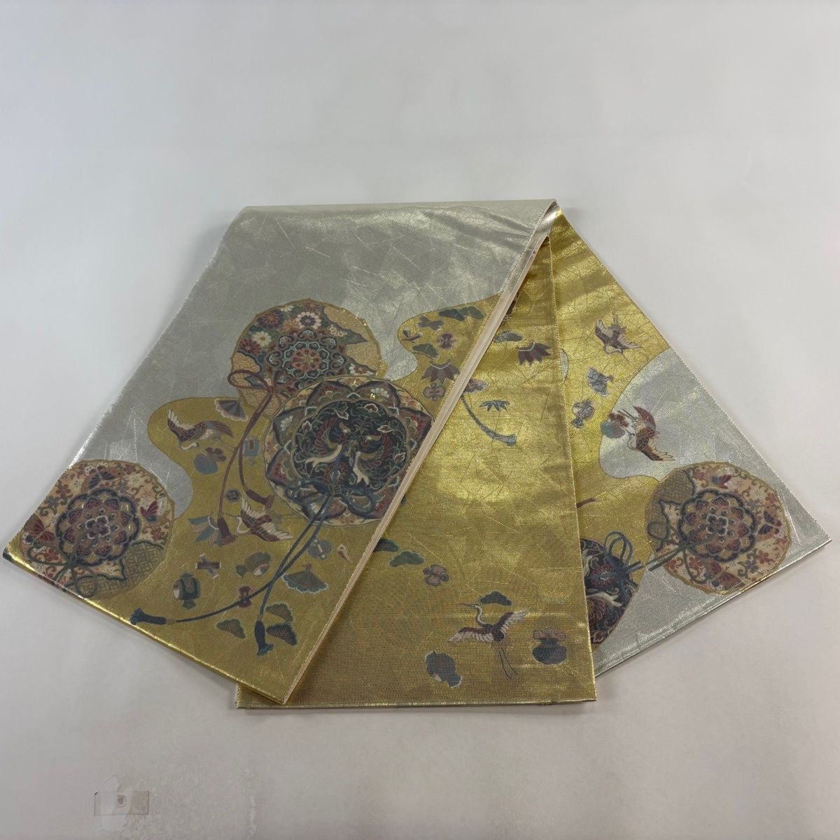 【美品】 袋帯 秀品 鏡裏文 宝尽くし 箔 銀色 お太鼓柄 正絹 【中古】