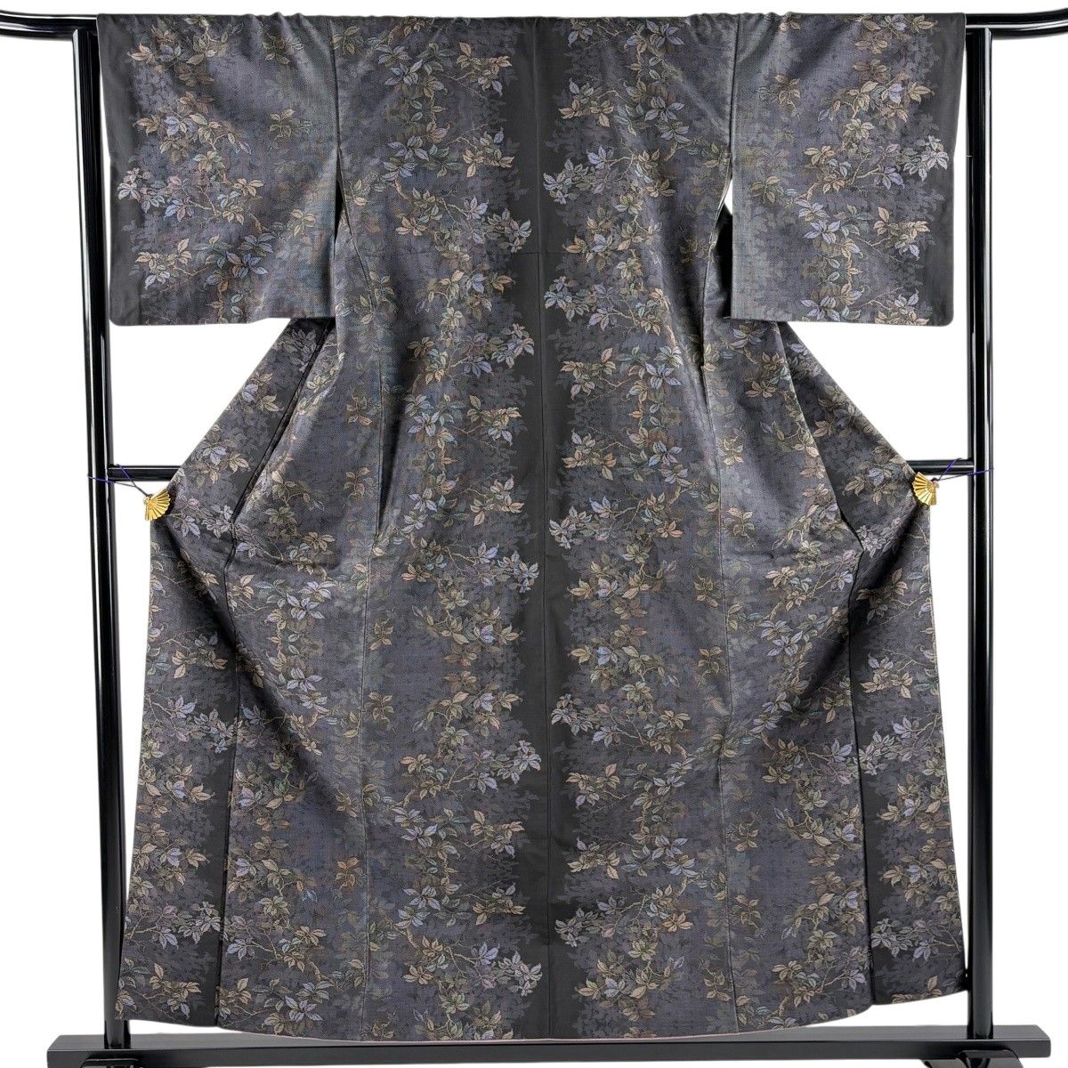 【美品】 紬 身丈158.5cm 裄丈63.5cm S 袷 枝葉 黒灰 正絹 秀品 【中古】