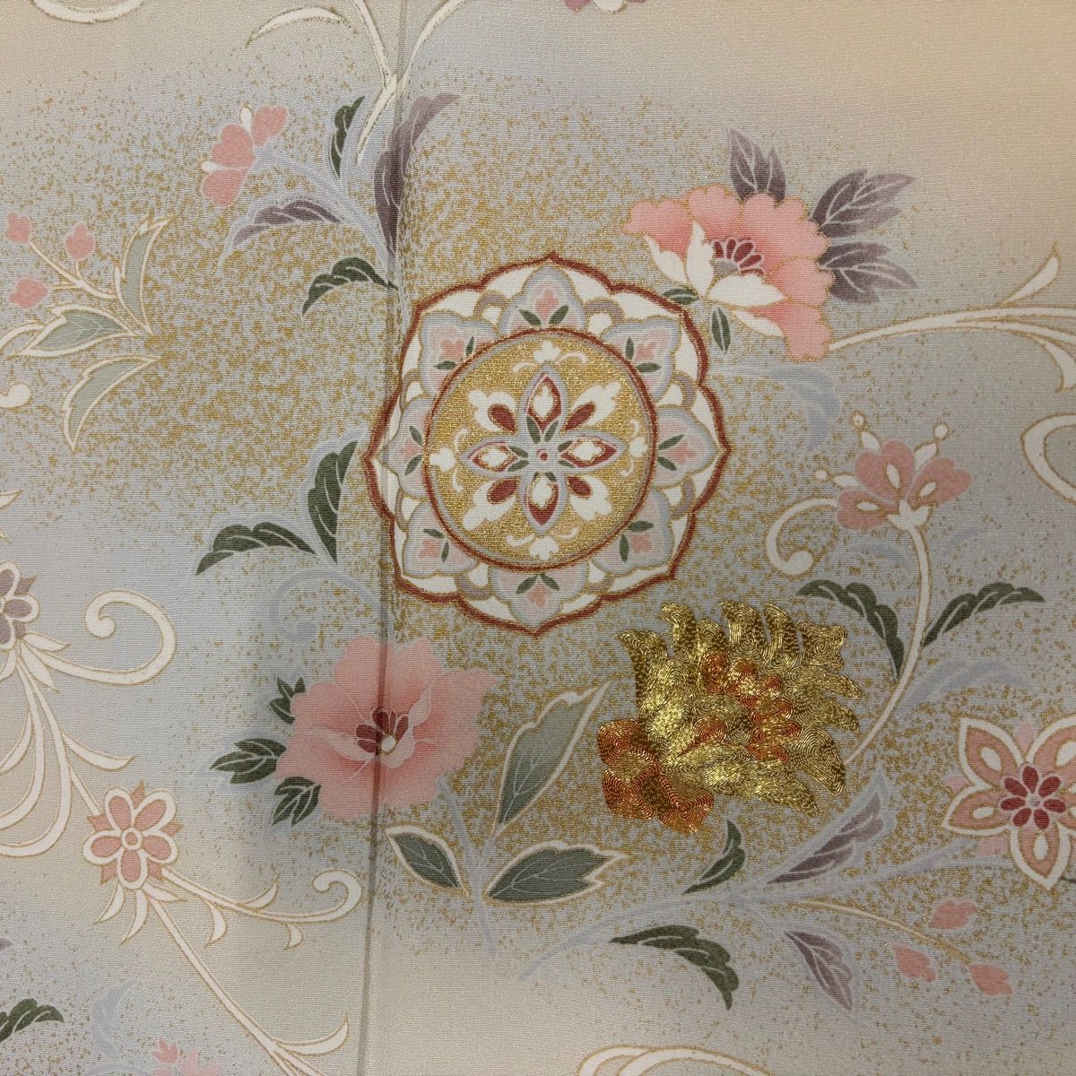 訪問着 身丈164.5cm 裄丈66.5cm M 袷 華文 花唐草 金糸 金彩 ベージュ 正絹 秀品 【中古】 訪問着 身丈164.5cm 裄丈66.5cm M 袷 華文 花唐草 金糸 金彩 ベージュ 正絹 秀品 【中古】